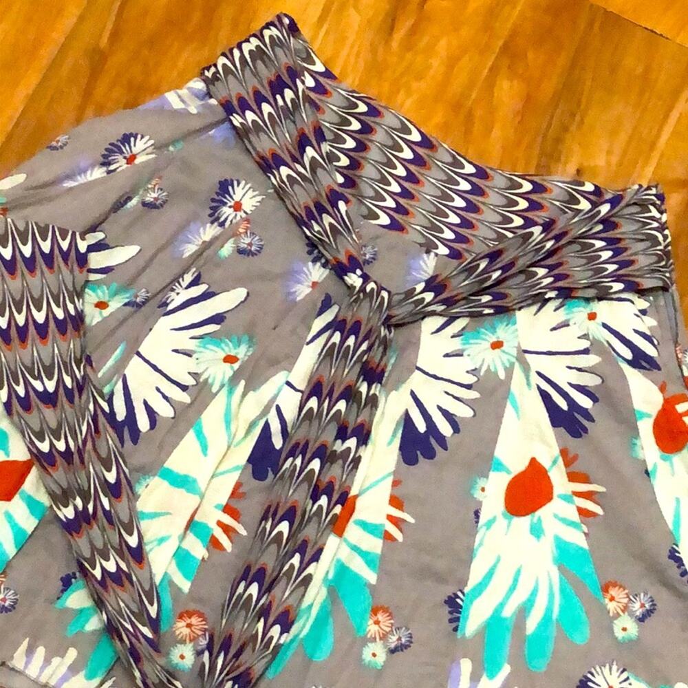 Aryeh Gray Floral Circle Skirt Size Medium